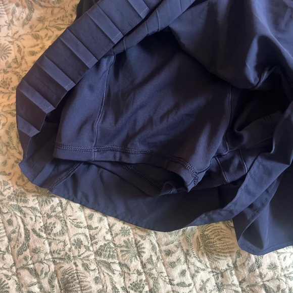 Aerie navy running shorts - Picture 2 of 3